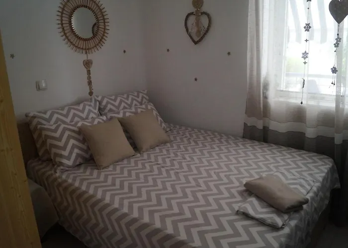 Fay's Paradise Apartament Polychrono