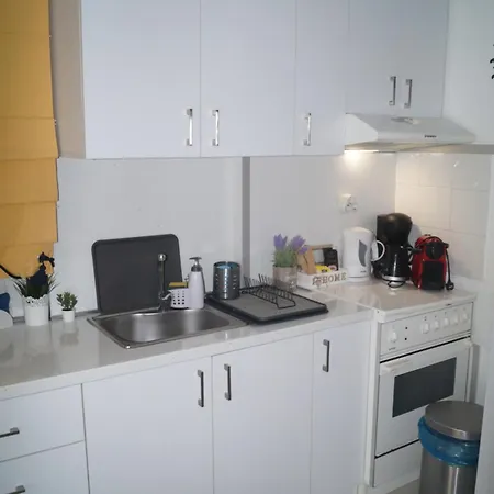 Fay's Paradise Apartman Políhrono