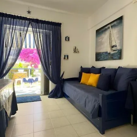 Fay's Paradise Apartman Políhrono